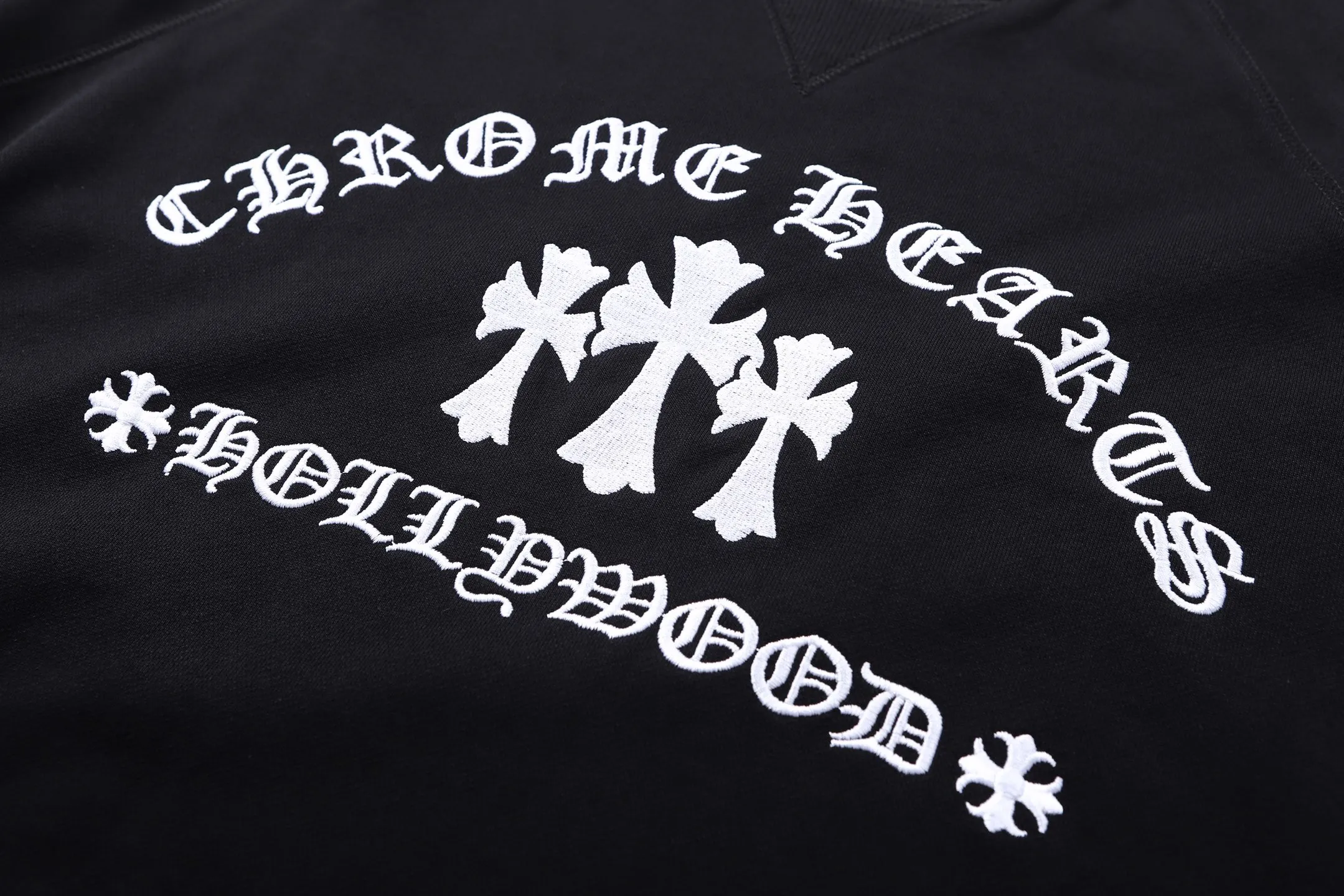 🅿️430 [Exclusive supply] CH Crow Heart Sanskrit Cross Round Neck Sweatshirt The original version was purchased for 12,000 and developed. The fabric is made of 380g Korean cotton and linen sweatshirt 100% cotton. The ribs are made of 380g 2*2 matching high-end fashion brand ribs. The cloth is fermented and washed. Imported embroidery. Customized 1:1 hardware. Customized 1:1 leather label. Customized 1:1 trademark. Loose version. The overall wiring is straight and delicate. The fabric is comfortable and soft. The color is consistent and has no color difference. It can be matched with the same style to create a fashionable look, and can be used in various occasions. Customized accessories, complete with three standards, the same style for men and women. Size:S-M-L-XL